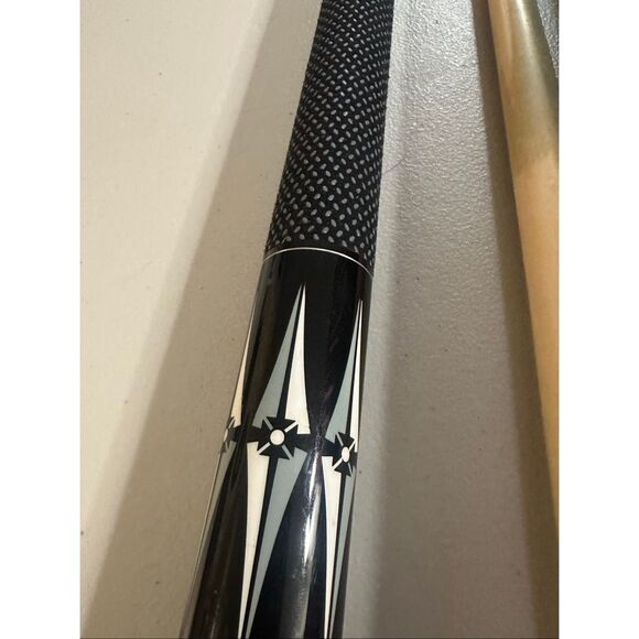 Action BW09 Black and White Billiard Stick Pool Cue - Picture 4 of 7